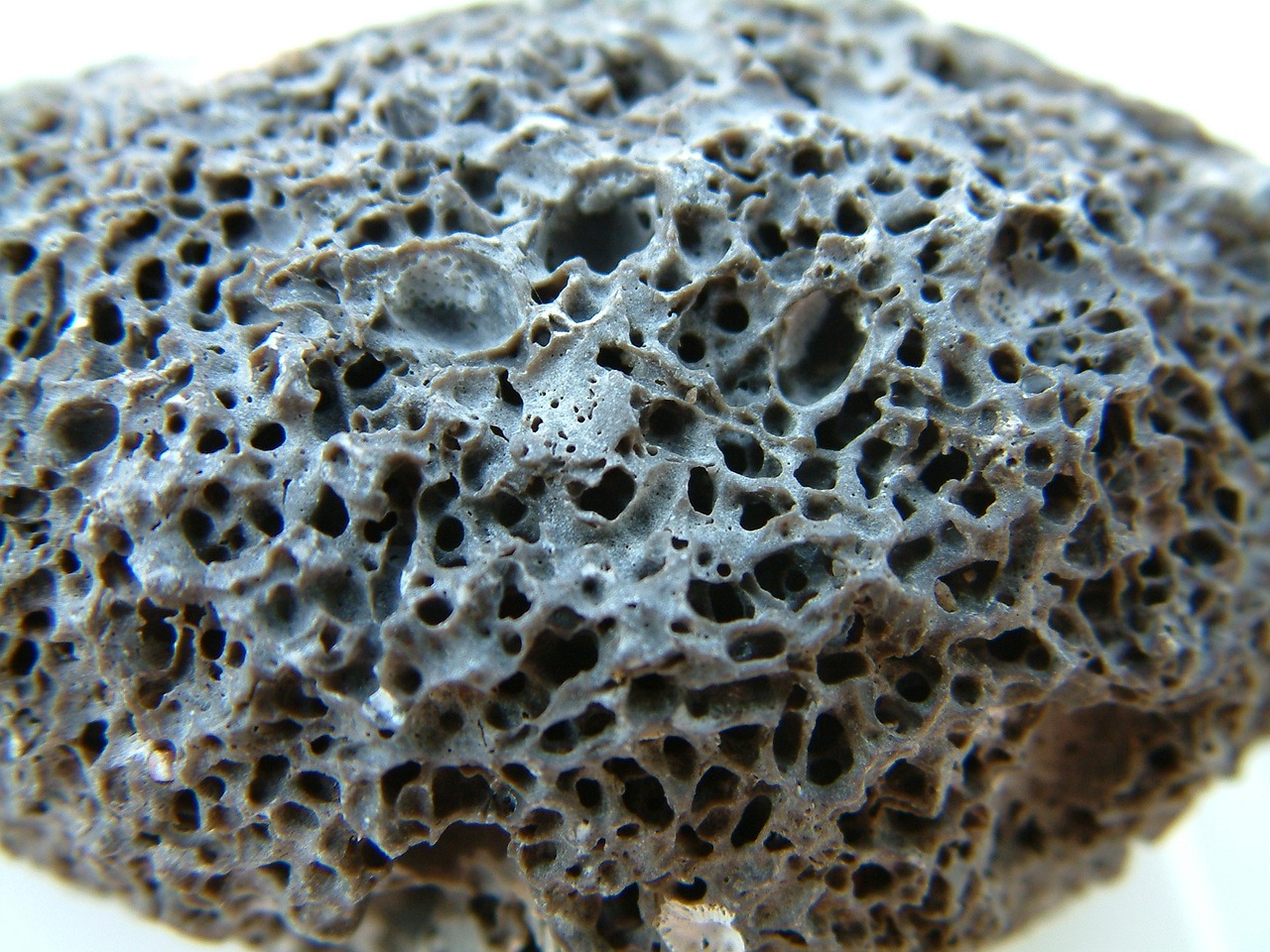 A graph-like porous rock